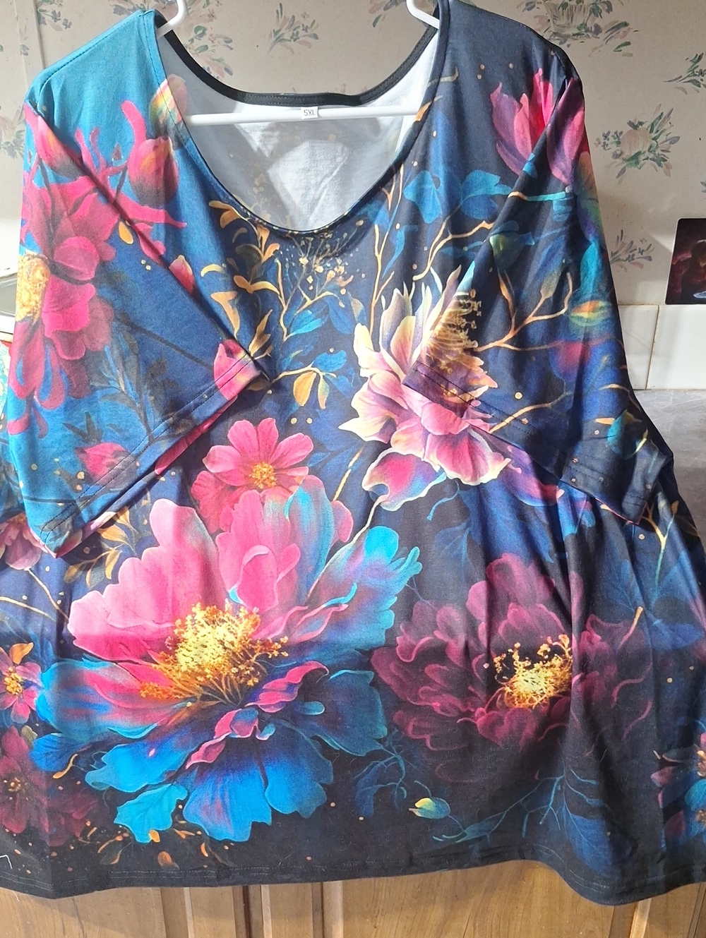 Source Unknown Navy Floral Scoop Neck Tunic with Pink & Blue Blooms